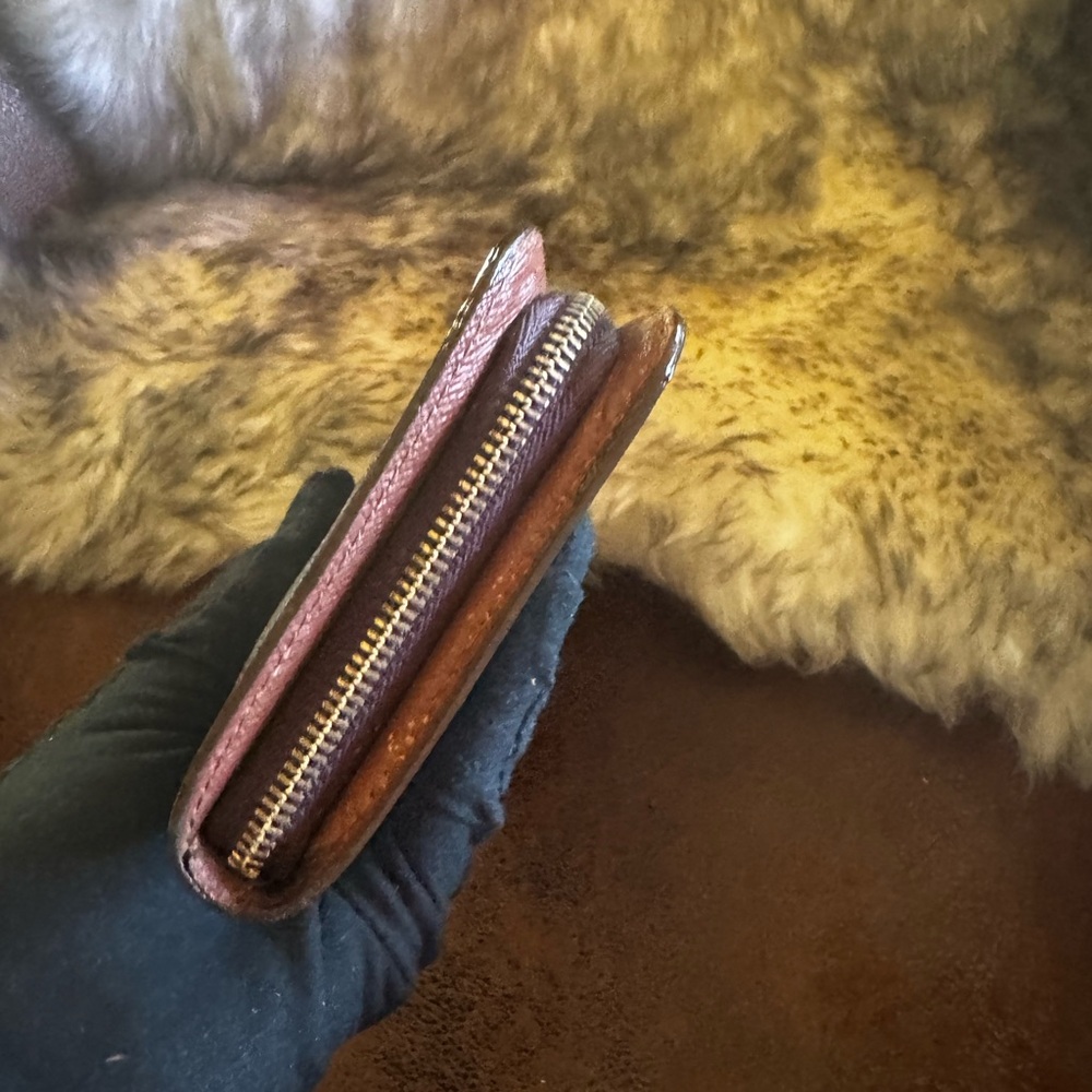 - Louis Vuitton Monogram
Porte Monnaie
Zippy Long Wallet/Preloved - Picture 5 of 16
